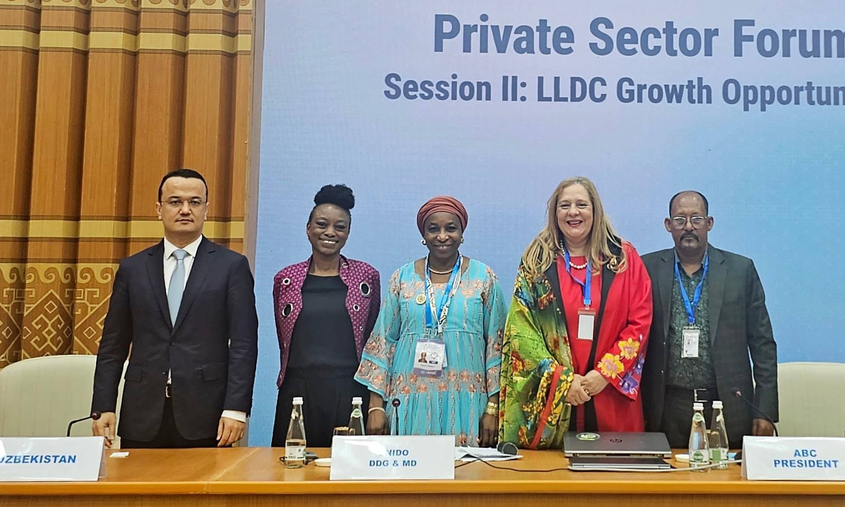 Head of the Ministry of Investments, Industry, and Trade Laziz Kudratov held a series of meetings in Avaza