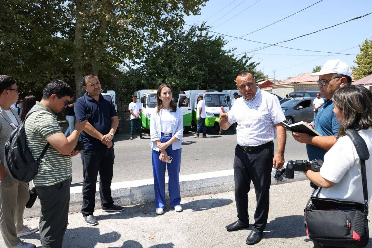 В Самарканде запустили электро мотороллеры для перевозки отходов