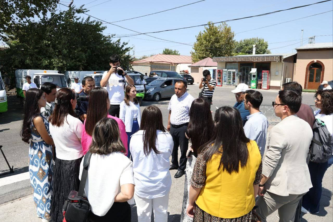 В Самарканде запустили электро мотороллеры для перевозки отходов