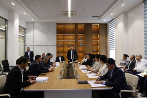 В Министерстве горнодобывающей промышленности и геологии состоялся круглый стол с участием членов комитета Олий Мажлиса